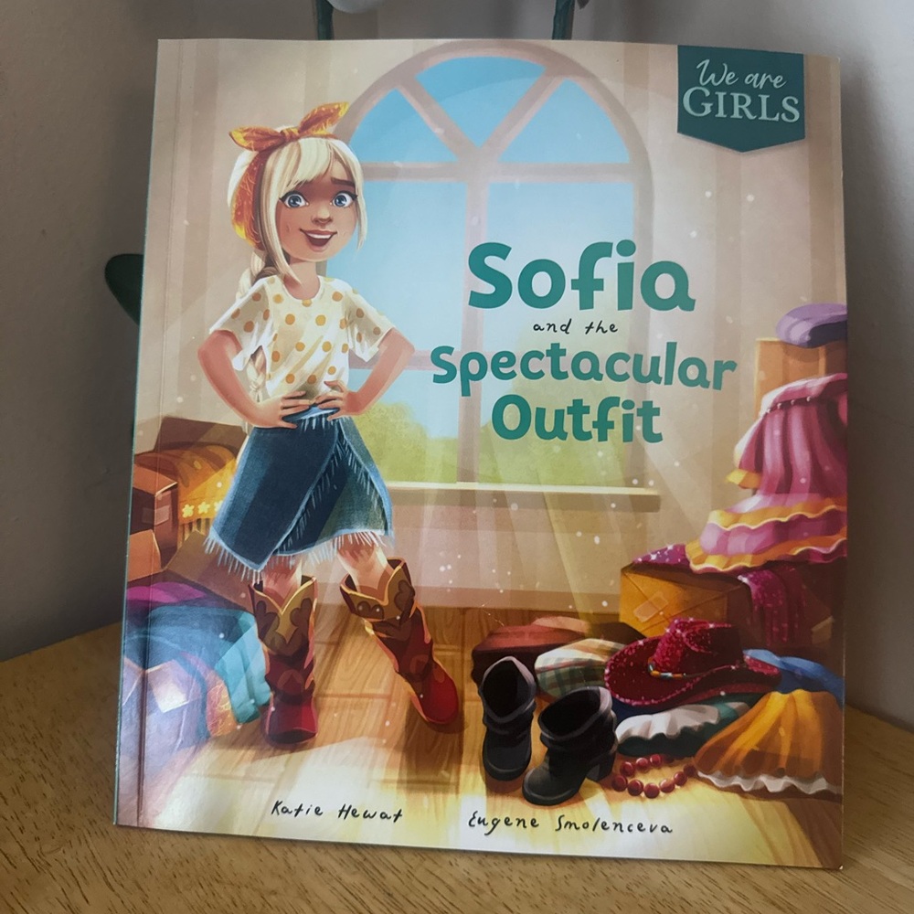 Sofia and the Spectacular Outfit Book